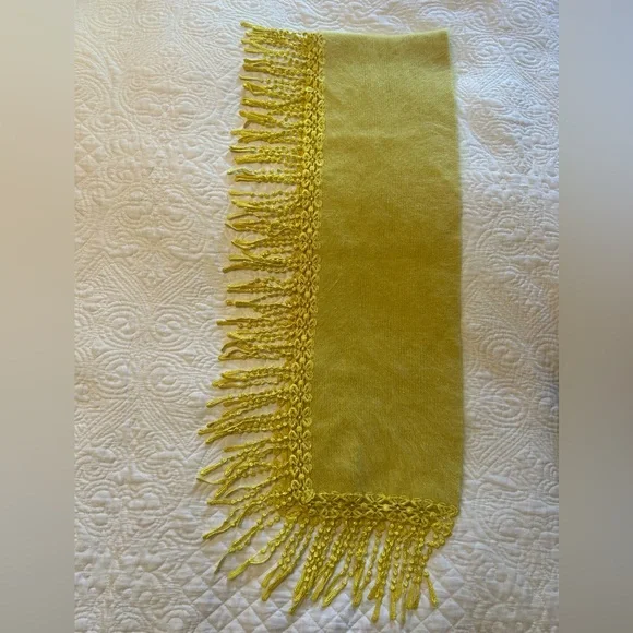 Vintage Vanesha Angora Fur Elegant Muted Yellow Fringe Scarf - Picture 5 of 9